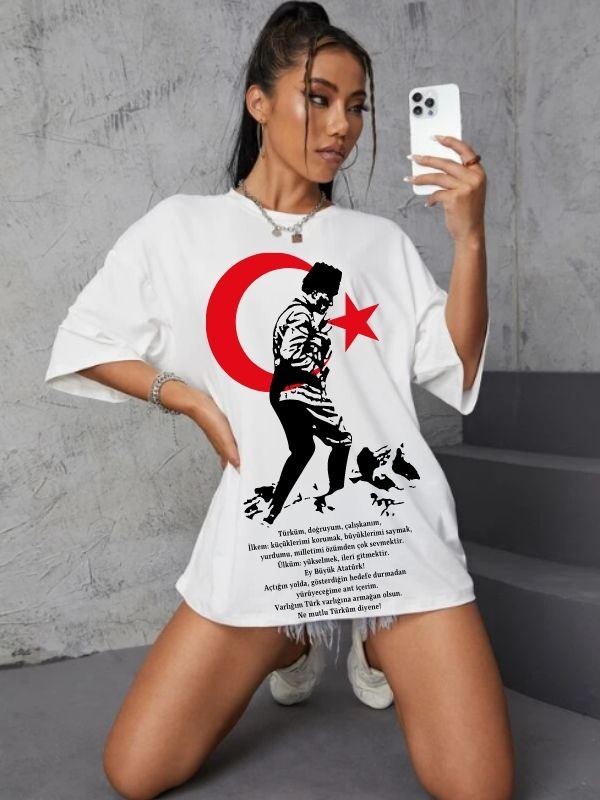 Atatürk ve Andımız Baskılı Kadın Beyaz  Tshirt…